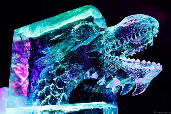 Ein Drachen aus Eis bei der Eisskulpturen Ausstellung RULANTICA aus EIS – Snorris funkelnde Wasserwelt im Europa-Park zur Wintersaison 2018/2019