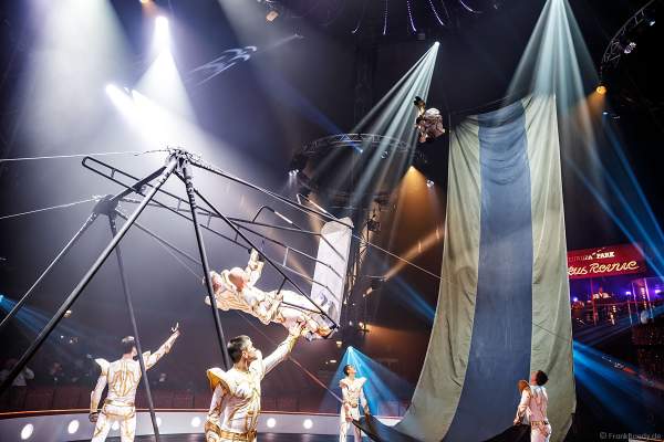 I-Team - Russische Schaukel bei der Zirkus Revue im Europa-Park zur Wintersaison 2018/2019