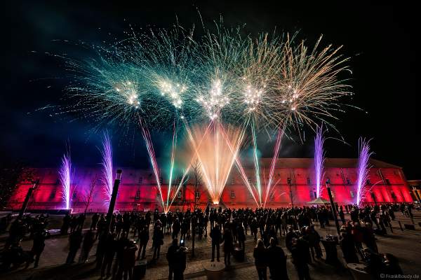 Feuerwerk zur Einweihung am Paradeplatz in Germersheim beim neuen Einkaufszentrum Fachmarktzentrum Stadtkaserne