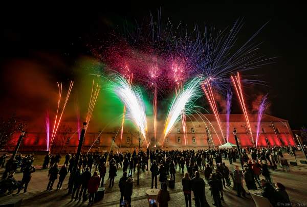 Feuerwerk zur Einweihung am Paradeplatz in Germersheim beim neuen Einkaufszentrum Fachmarktzentrum Stadtkaserne