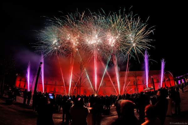 Feuerwerk zur Einweihung am Paradeplatz in Germersheim beim neuen Einkaufszentrum Fachmarktzentrum Stadtkaserne