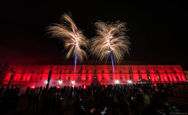 Feuerwerk zur Einweihung am Paradeplatz in Germersheim beim neuen Einkaufszentrum Fachmarktzentrum Stadtkaserne