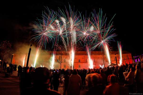 Feuerwerk zur Einweihung am Paradeplatz in Germersheim beim neuen Einkaufszentrum Fachmarktzentrum Stadtkaserne