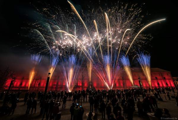 Feuerwerk zur Einweihung am Paradeplatz in Germersheim beim neuen Einkaufszentrum Fachmarktzentrum Stadtkaserne