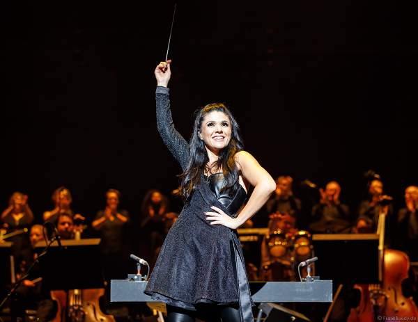 Dirigentin Alexandra Arrieche und das Antwerp Philharmonic Orchestra bei Night of the Proms 2018 in der SAP Arena Mannheim