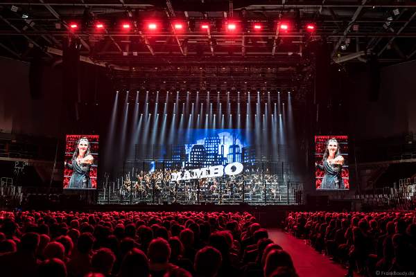 Dirigentin Alexandra Arrieche und das Antwerp Philharmonic Orchestra bei Night of the Proms 2018 in der SAP Arena Mannheim