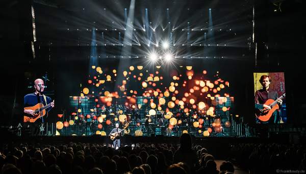 Der belgische Singer-Songwriter Milow und Klassiksolist Petrit Ceku bei Night of the Proms 2018 in der SAP Arena Mannheim