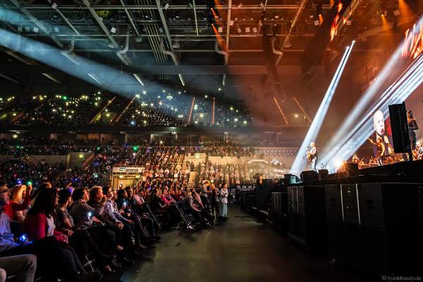 Der belgische Singer-Songwriter Milow bei Night of the Proms 2018 in der SAP Arena Mannheim