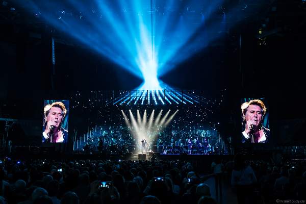 Bryan Ferry von der ehem. Gruppe Roxy Music bei Night of the Proms 2018 in der SAP Arena Mannheim