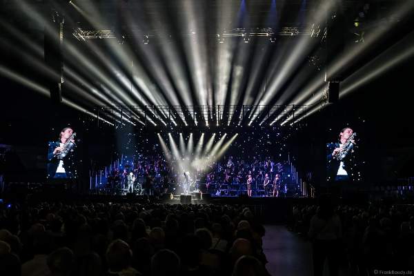 Bryan Ferry von der ehem. Gruppe Roxy Music bei Night of the Proms 2018 in der SAP Arena Mannheim
