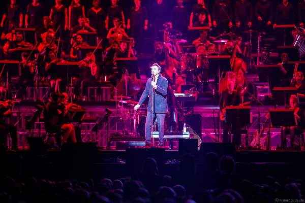 Bryan Ferry von der ehem. Gruppe Roxy Music bei Night of the Proms 2018 in der SAP Arena Mannheim