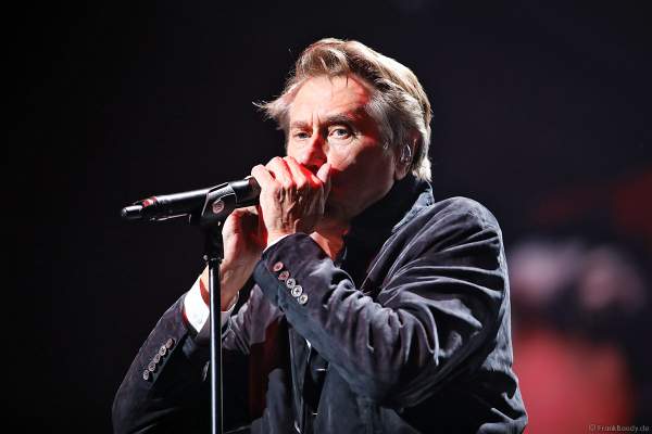 Bryan Ferry von der ehem. Gruppe Roxy Music bei Night of the Proms 2018 in der SAP Arena Mannheim