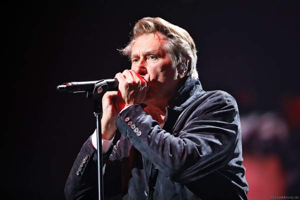 Bryan Ferry von der ehem. Gruppe Roxy Music bei Night of the Proms 2018 in der SAP Arena Mannheim