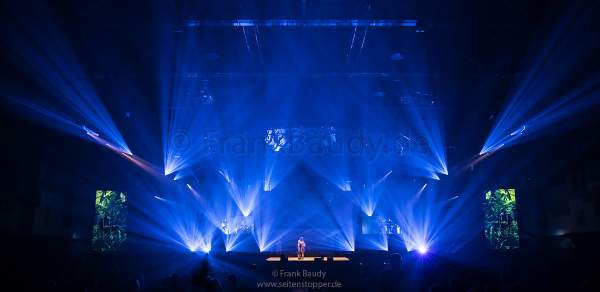 Große Lightshow bei der Show KaleidoLuna von DJ BoBo am 11. Januar 2019 in der Europa-Park Arena Rust