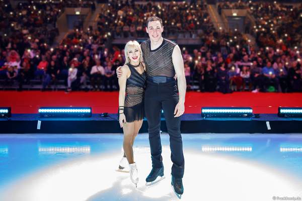 Eiskunstlauf-Olympiasieger Aljona Savchenko und Bruno Massot vor dem Mannheimer Publikum bei SHOWTIME von Holiday on Ice 2018-2019