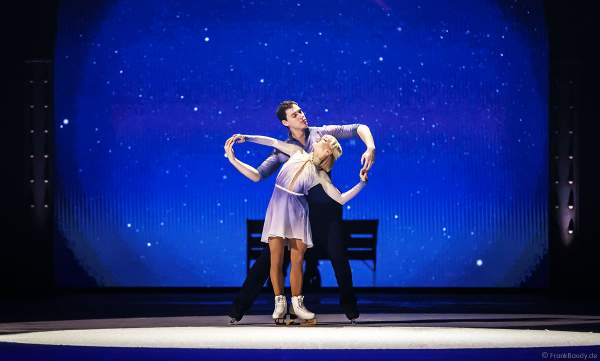 Eiskunstlauf-Olympiasieger Aljona Savchenko und Bruno Massot zeigen ihre berühmte Sieger-Olympia-Kür bei der Eisshow SHOWTIME von Holiday on Ice in der Festhalle Frankfurt und SAP Arena Mannheim 2018-2019