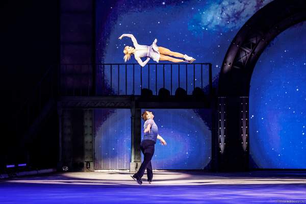 Eiskunstlauf-Olympiasieger Aljona Savchenko und Bruno Massot zeigen ihre berühmte Sieger-Olympia-Kür bei der Eisshow SHOWTIME von Holiday on Ice in der Festhalle Frankfurt und SAP Arena Mannheim 2018-2019