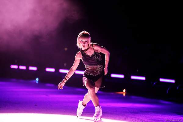 Aljona Savchenko bei der berühmten Sieger-Olympia-Kür zu „La Terre Vu Du Ciel“ bei der Eisshow SHOWTIME von Holiday on Ice in der Festhalle Frankfurt und SAP Arena Mannheim 2018-2019