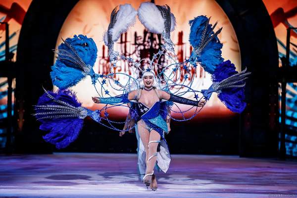 Eiskunstläuferin Kseniia Chepizhko und Cast bei der Eisshow SHOWTIME von Holiday on Ice in der Festhalle Frankfurt und SAP Arena Mannheim 2018-2019