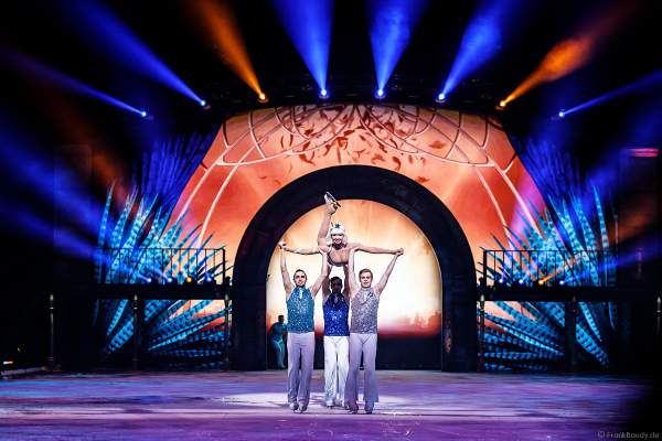 Eiskunstläuferin Kseniia Chepizhko und Cast bei der Eisshow SHOWTIME von Holiday on Ice in der Festhalle Frankfurt und SAP Arena Mannheim 2018-2019
