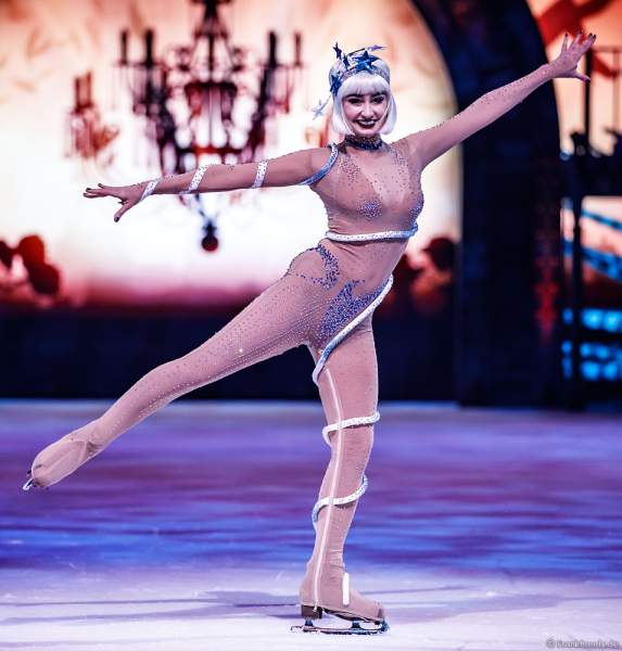 Eiskunstläuferin Kseniia Chepizhko bei Eisshow SHOWTIME von Holiday on Ice in der Festhalle Frankfurt und SAP Arena Mannheim 2018-2019