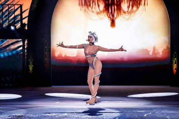Eiskunstläuferin Kseniia Chepizhko bei Eisshow SHOWTIME von Holiday on Ice in der Festhalle Frankfurt und SAP Arena Mannheim 2018-2019