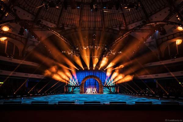 Eiskunstläuferin Kseniia Chepizhko und Cast bei der Eisshow SHOWTIME von Holiday on Ice in der Festhalle Frankfurt und SAP Arena Mannheim 2018-2019