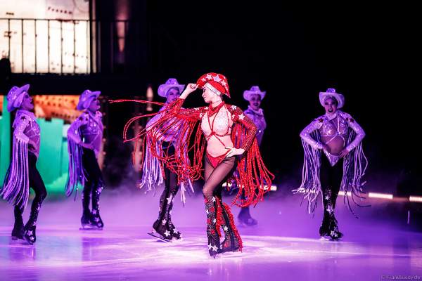 Eiskunstläuferin Kseniia Chepizhko und Cast bei der Eisshow SHOWTIME von Holiday on Ice in der Festhalle Frankfurt und SAP Arena Mannheim 2018-2019