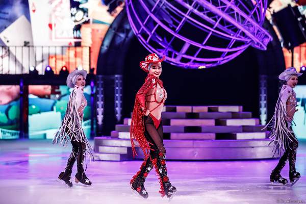 Eiskunstläuferin Kseniia Chepizhko und Cast bei der Eisshow SHOWTIME von Holiday on Ice in der Festhalle Frankfurt und SAP Arena Mannheim 2018-2019