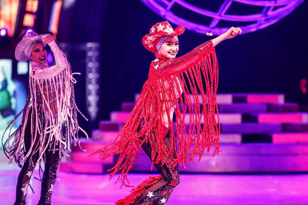 Eiskunstläuferin Kseniia Chepizhko bei der Eisshow SHOWTIME von Holiday on Ice in der Festhalle Frankfurt und SAP Arena Mannheim 2018-2019