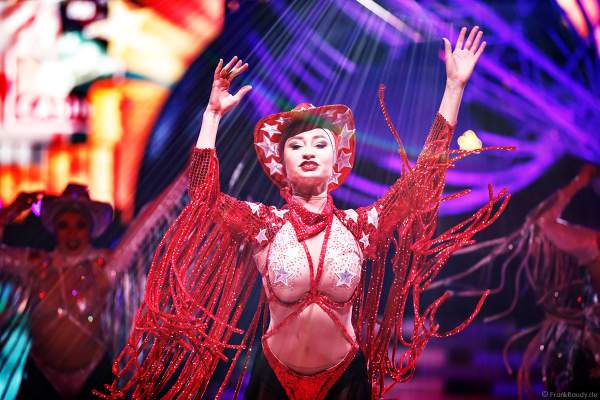 Eiskunstläuferin Kseniia Chepizhko bei der Eisshow SHOWTIME von Holiday on Ice in der Festhalle Frankfurt und SAP Arena Mannheim 2018-2019