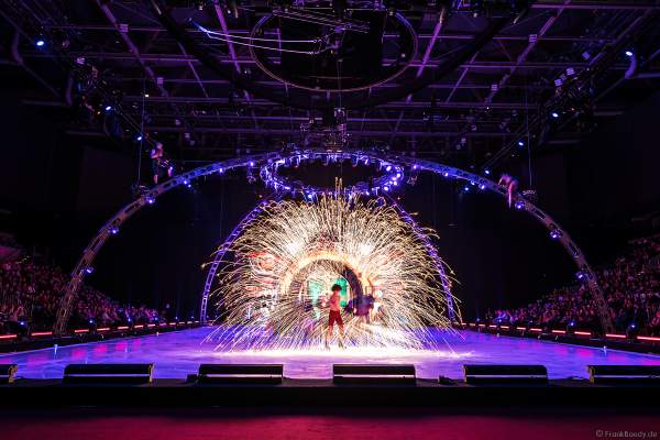 Oleksandr Mishaka mit Funkenpoi bei der Eisshow SHOWTIME von Holiday on Ice in der Festhalle Frankfurt und SAP Arena Mannheim 2018-2019