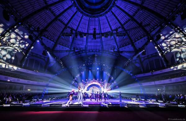 Valentina Marchei und Colin Grafton als bei der Eisshow SHOWTIME von Holiday on Ice in der Festhalle Frankfurt und SAP Arena Mannheim 2018-2019