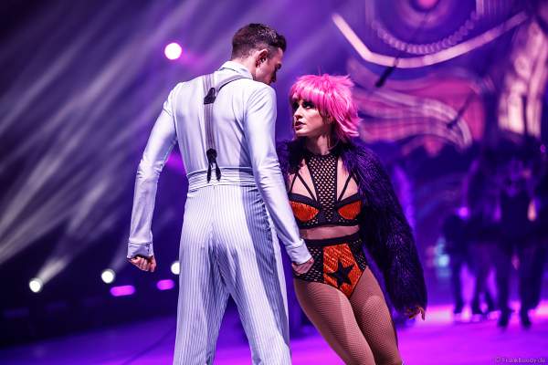 Valentina Marchei und Colin Grafton als bei der Eisshow SHOWTIME von Holiday on Ice in der Festhalle Frankfurt und SAP Arena Mannheim 2018-2019