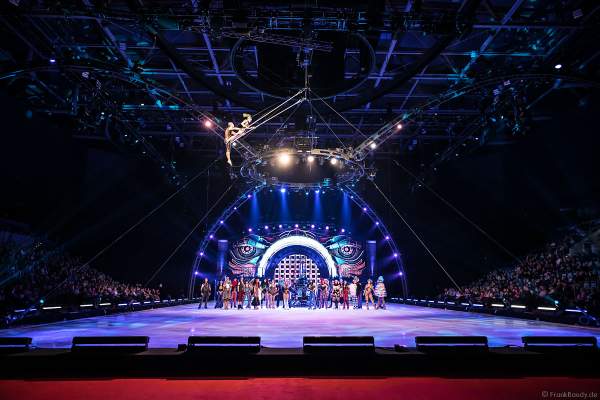 Trapezakrobaten Jochen Pöschko und Avital Pöschko bei der Eisshow SHOWTIME von Holiday on Ice in der Festhalle Frankfurt und SAP Arena Mannheim 2018-2019