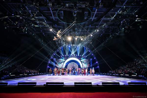 Trapezakrobaten Jochen Pöschko und Avital Pöschko bei der Eisshow SHOWTIME von Holiday on Ice in der Festhalle Frankfurt und SAP Arena Mannheim 2018-2019