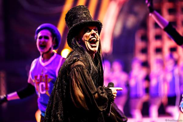 Forrest Ryan McKinnon bei der Eisshow SHOWTIME von Holiday on Ice in der Festhalle Frankfurt und SAP Arena Mannheim 2018-2019