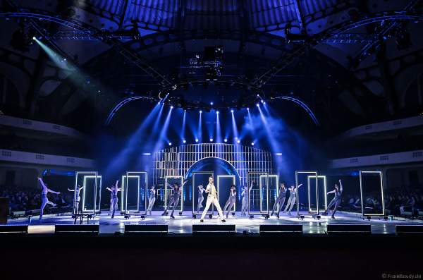 Colin Grafton als bei der Eisshow SHOWTIME von Holiday on Ice in der Festhalle Frankfurt und SAP Arena Mannheim 2018-2019