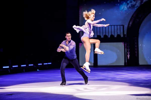 Eiskunstlauf-Olympiasieger Aljona Savchenko und Bruno Massot zeigen ihre berühmte Sieger-Olympia-Kür bei der Eisshow SHOWTIME von Holiday on Ice in der Festhalle Frankfurt und SAP Arena Mannheim 2018-2019