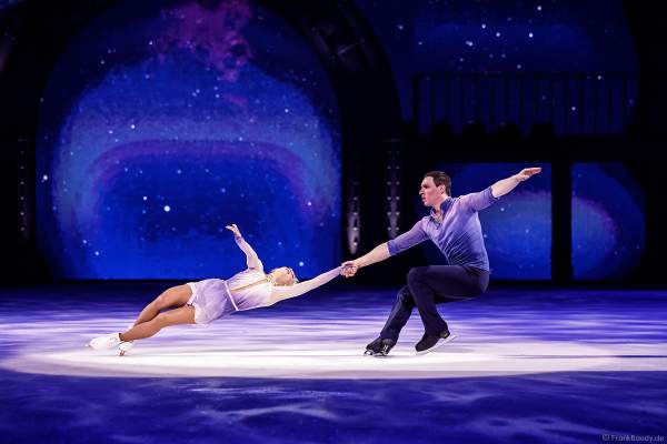 Eiskunstlauf-Olympiasieger Aljona Savchenko und Bruno Massot zeigen ihre berühmte Sieger-Olympia-Kür bei der Eisshow SHOWTIME von Holiday on Ice in der Festhalle Frankfurt und SAP Arena Mannheim 2018-2019
