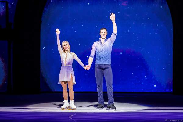 Eiskunstlauf-Olympiasieger Aljona Savchenko und Bruno Massot zeigen ihre berühmte Sieger-Olympia-Kür bei der Eisshow SHOWTIME von Holiday on Ice in der Festhalle Frankfurt und SAP Arena Mannheim 2018-2019
