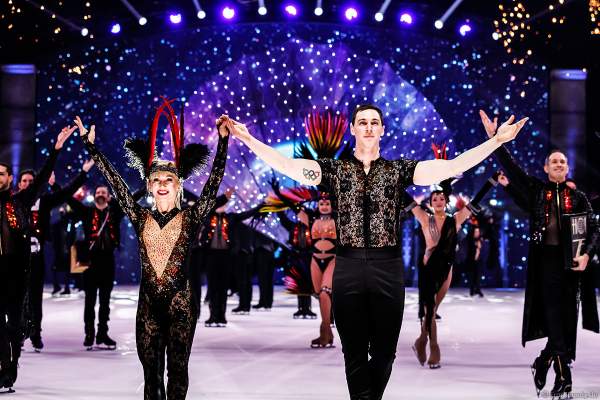 Eiskunstlauf-Olympiasieger Aljona Savchenko und Bruno Massot beim Finale der Eisshow SHOWTIME von Holiday on Ice in der Festhalle Frankfurt und SAP Arena Mannheim 2018-2019