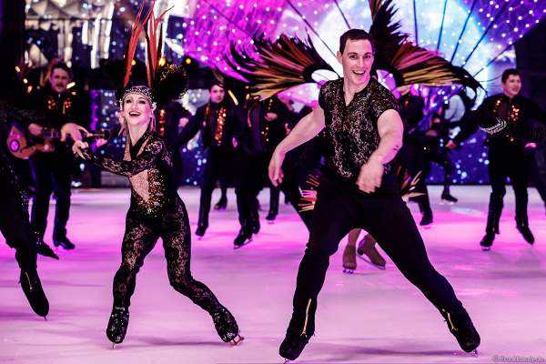 Eiskunstlauf-Olympiasieger Aljona Savchenko und Bruno Massot beim Finale der Eisshow SHOWTIME von Holiday on Ice in der Festhalle Frankfurt und SAP Arena Mannheim 2018-2019
