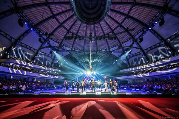 Eiskunstlauf-Olympiasieger Aljona Savchenko und Bruno Massot beim Finale der Eisshow SHOWTIME von Holiday on Ice in der Festhalle Frankfurt und SAP Arena Mannheim 2018-2019