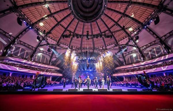 Eiskunstlauf-Olympiasieger Aljona Savchenko und Bruno Massot beim Finale der Eisshow SHOWTIME von Holiday on Ice in der Festhalle Frankfurt und SAP Arena Mannheim 2018-2019