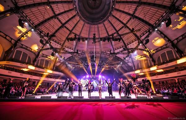 Eiskunstlauf-Olympiasieger Aljona Savchenko und Bruno Massot beim Finale der Eisshow SHOWTIME von Holiday on Ice in der Festhalle Frankfurt und SAP Arena Mannheim 2018-2019