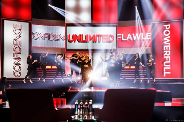 Opening im sexy Outfit: Miss Baden-Württemberg 2019 - Nadine Berneis, Miss Bayern 2018/19 - Verena Mann, Miss Berlin 2018/19 - Illa-Lisa Albers, Brandenburg 2018/19 - Marie-Charlott Köhler, Miss Bremen 2018/19 - Marianne Kock, Miss Hamburg 2018/19 - Pricilla Klein, Miss Hessen 2018/19 - Saida Rovcanin, Miss Mecklenburg-Vorpommern 2018/19 - Lena Rottloff, Miss Niedersachsen 2018/19 - Sarah Wipperfürth, Miss Nordrhein-Westfalen - Lara-Kristin, Miss Rheinland-Pfalz 2018/19 - Alina Cara Beyer, Miss Saarland 2018/19 - Miriam Cissé, Miss Sachsen 2018/19 - Anastasia Aksak, Miss Sachsen-Anhalt 2018/19 - Celine Peschek, Miss Schleswig-Holstein 2018/19 - Lara Flatterich, Miss Thüringen 2018/19 - Natali Grekov beim Finale Miss Germany 2019