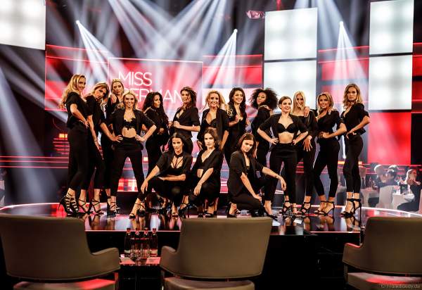 Opening im sexy Outfit: Miss Baden-Württemberg 2019 - Nadine Berneis, Miss Bayern 2018/19 - Verena Mann, Miss Berlin 2018/19 - Illa-Lisa Albers, Brandenburg 2018/19 - Marie-Charlott Köhler, Miss Bremen 2018/19 - Marianne Kock, Miss Hamburg 2018/19 - Pricilla Klein, Miss Hessen 2018/19 - Saida Rovcanin, Miss Mecklenburg-Vorpommern 2018/19 - Lena Rottloff, Miss Niedersachsen 2018/19 - Sarah Wipperfürth, Miss Nordrhein-Westfalen - Lara-Kristin, Miss Rheinland-Pfalz 2018/19 - Alina Cara Beyer, Miss Saarland 2018/19 - Miriam Cissé, Miss Sachsen 2018/19 - Anastasia Aksak, Miss Sachsen-Anhalt 2018/19 - Celine Peschek, Miss Schleswig-Holstein 2018/19 - Lara Flatterich, Miss Thüringen 2018/19 - Natali Grekov beim Finale Miss Germany 2019