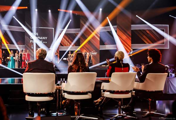 Die Jury: Wolfgang Bosbach, Boris Entrup, Nikeata Thompson und Sarah Lombardi bei der Miss Germany 2019 Wahl in der Europa-Park Arena am 23.02.2019