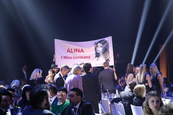 Fanclub im Publikum für Miss Rheinland-Pfalz 2018/19, Alina Cara Beyer beim Finale der Miss Germany Wahl 2019 in der Europa-Park Arena am 23.02.2019